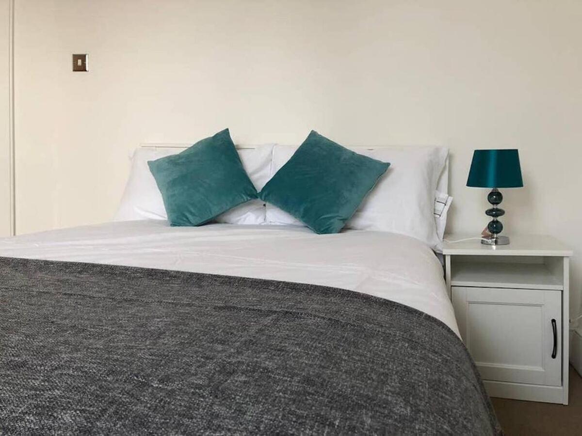 Wood Green Budget Rooms - Next To Mall & Metro Station - 10 Min To City Center London Eksteriør bilde