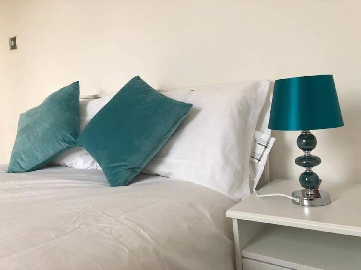 Wood Green Budget Rooms - Next To Mall & Metro Station - 10 Min To City Center London Eksteriør bilde
