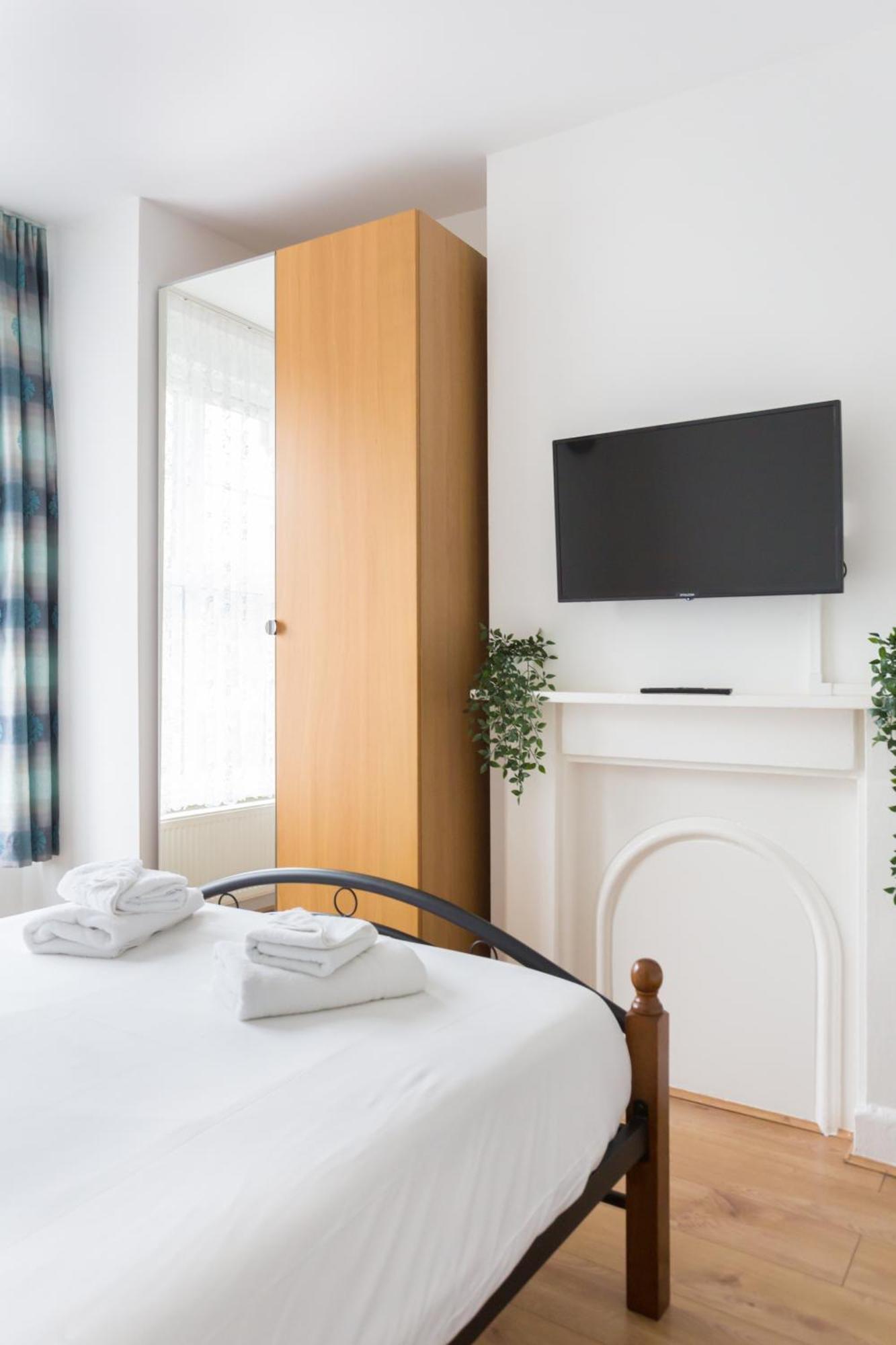 Wood Green Budget Rooms - Next To Mall & Metro Station - 10 Min To City Center London Eksteriør bilde