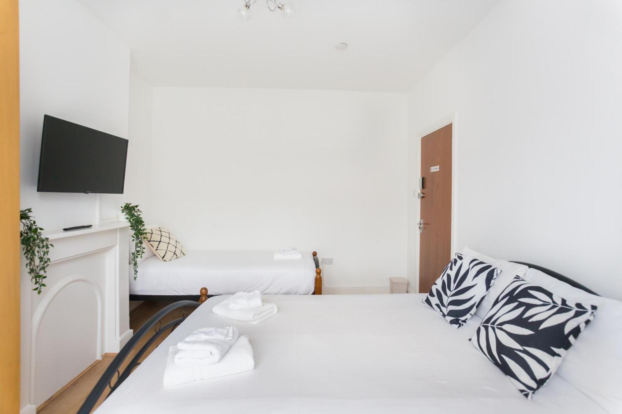 Wood Green Budget Rooms - Next To Mall & Metro Station - 10 Min To City Center London Eksteriør bilde