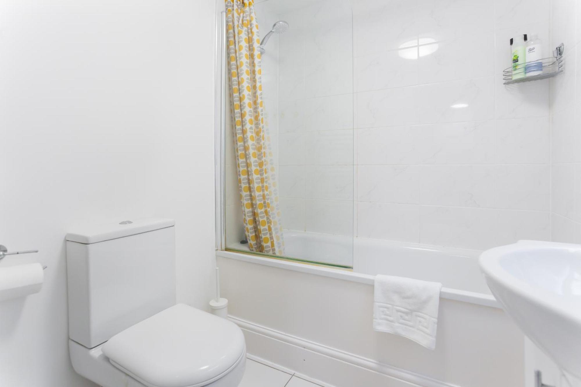 Wood Green Budget Rooms - Next To Mall & Metro Station - 10 Min To City Center London Eksteriør bilde