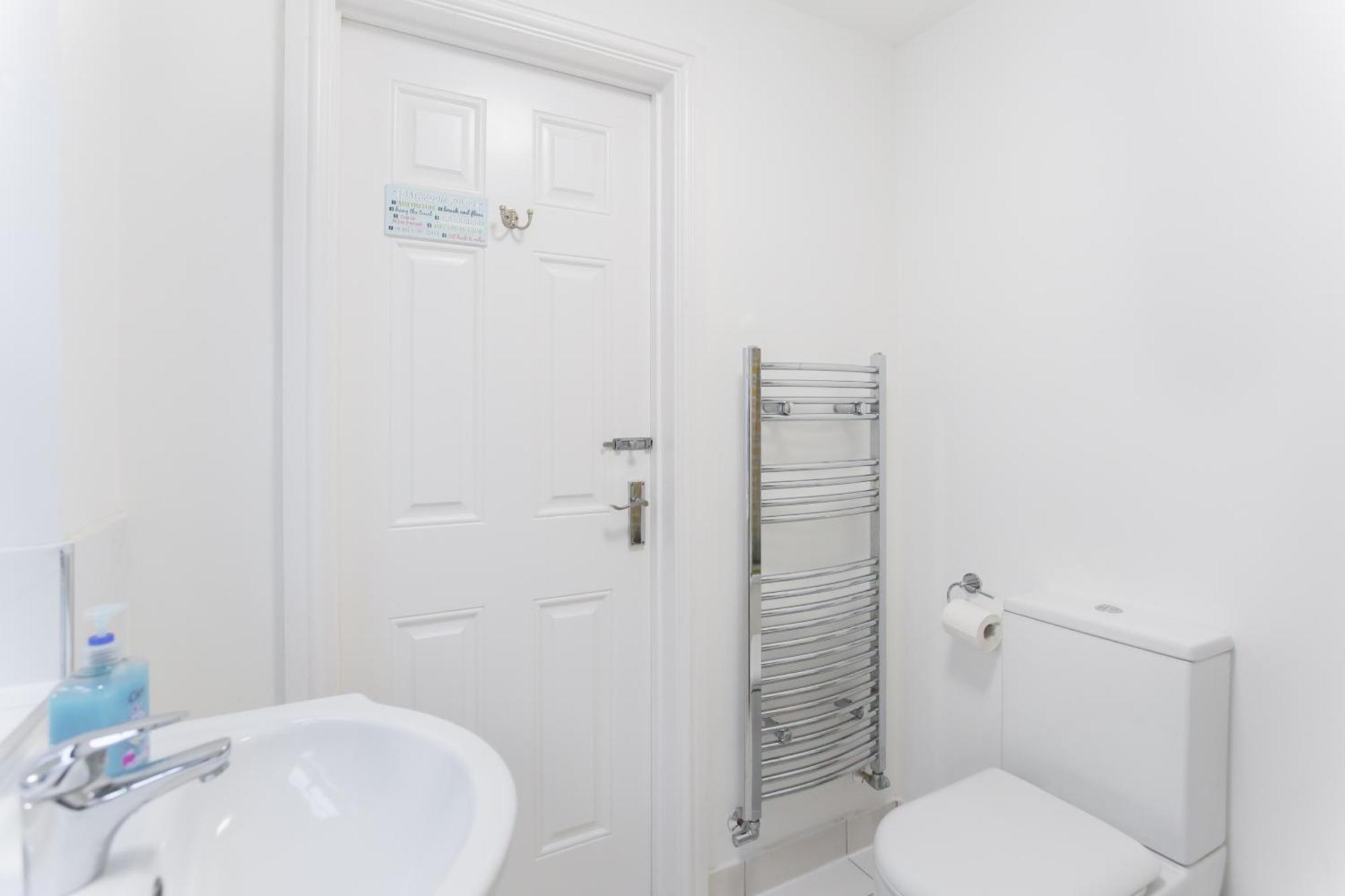 Wood Green Budget Rooms - Next To Mall & Metro Station - 10 Min To City Center London Eksteriør bilde