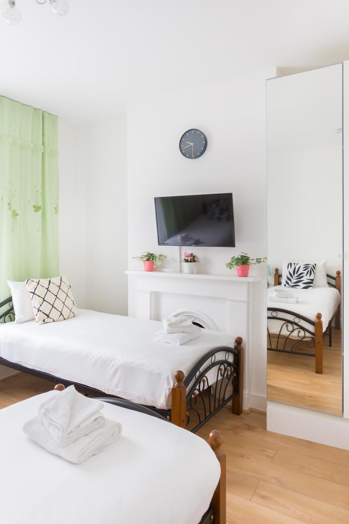 Wood Green Budget Rooms - Next To Mall & Metro Station - 10 Min To City Center London Eksteriør bilde