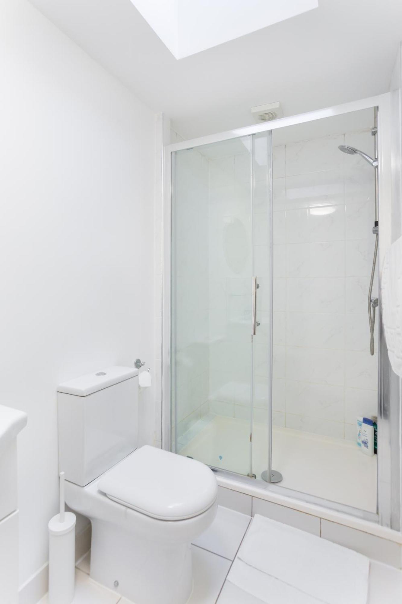 Wood Green Budget Rooms - Next To Mall & Metro Station - 10 Min To City Center London Eksteriør bilde