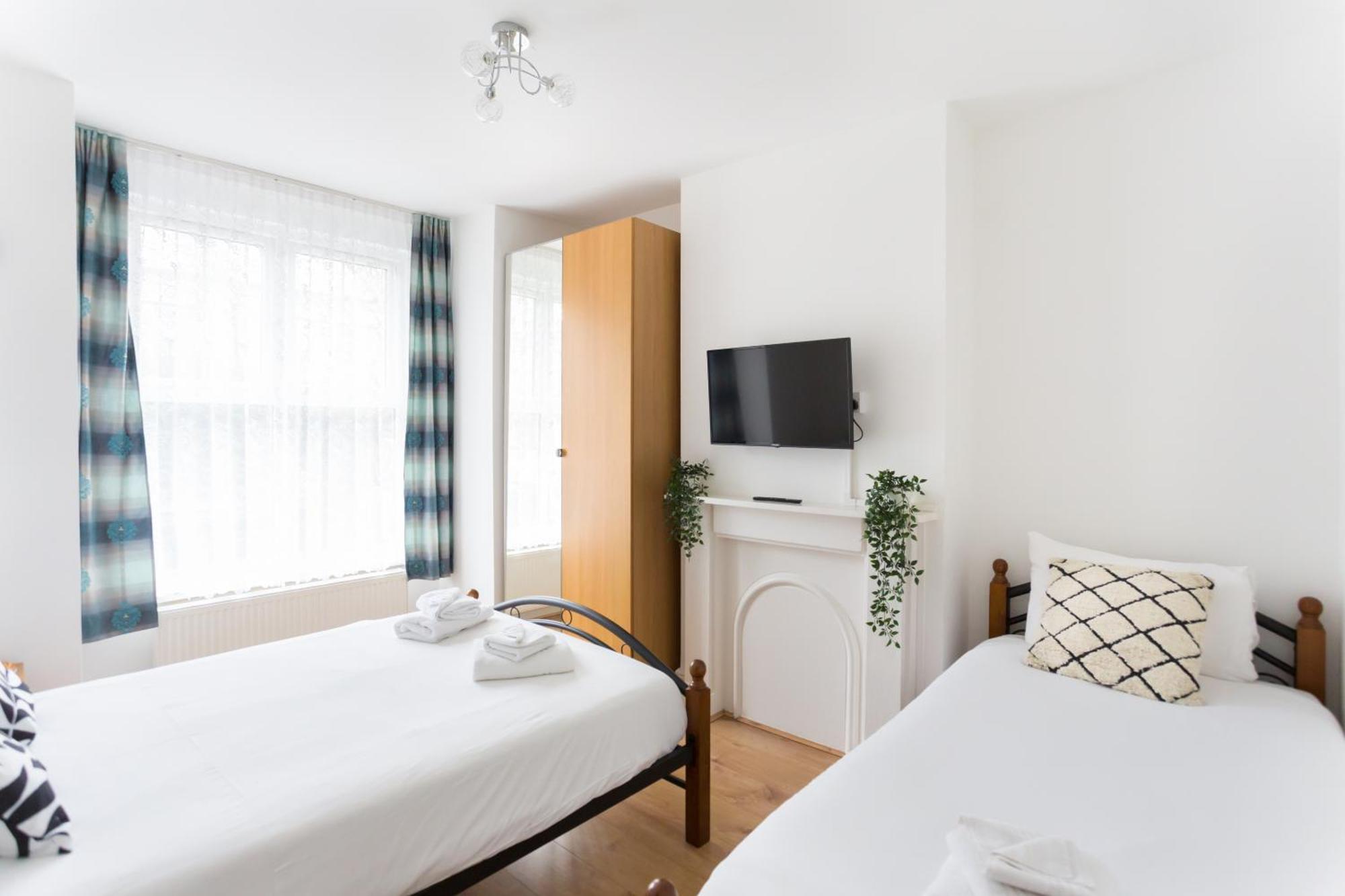 Wood Green Budget Rooms - Next To Mall & Metro Station - 10 Min To City Center London Eksteriør bilde