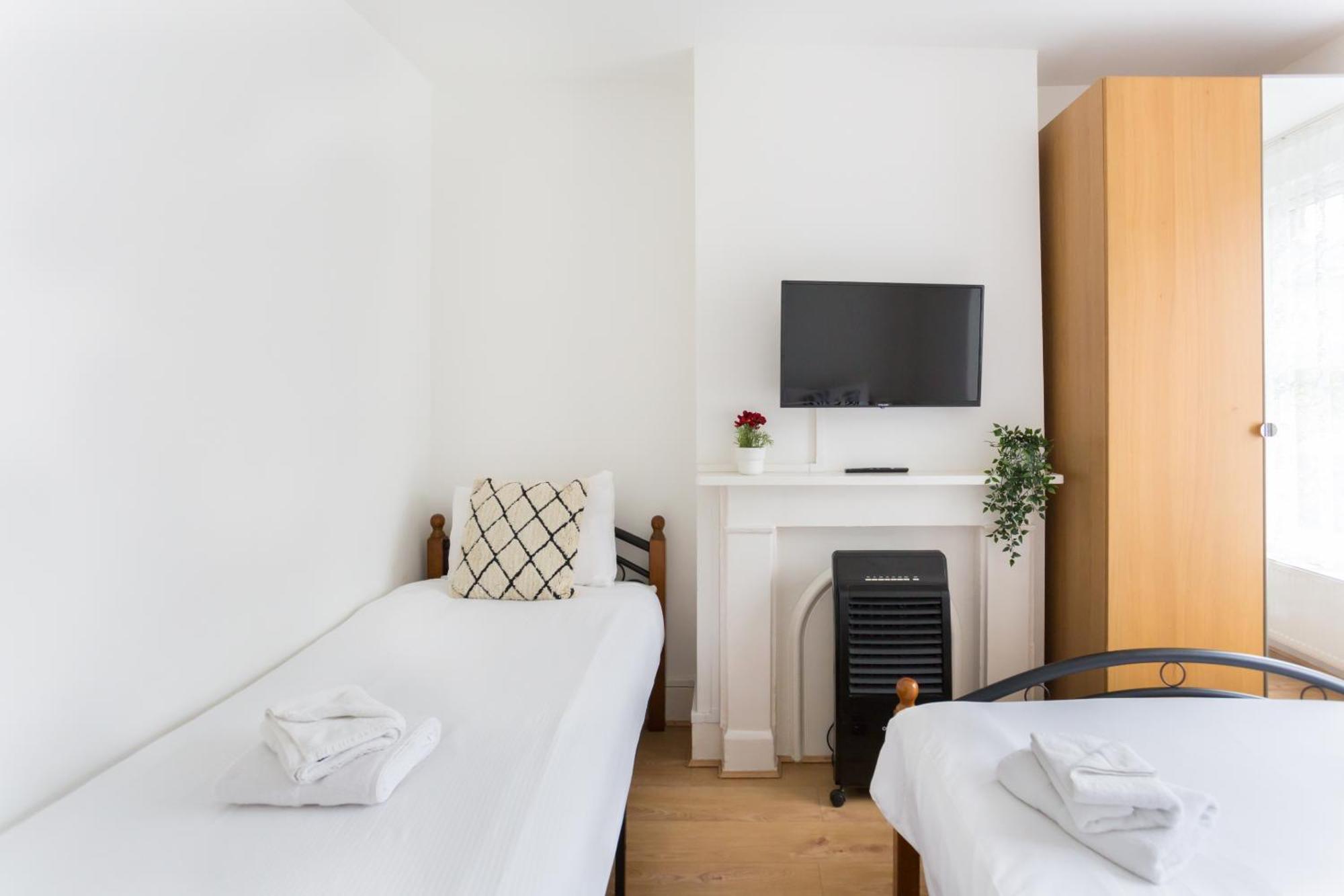 Wood Green Budget Rooms - Next To Mall & Metro Station - 10 Min To City Center London Eksteriør bilde