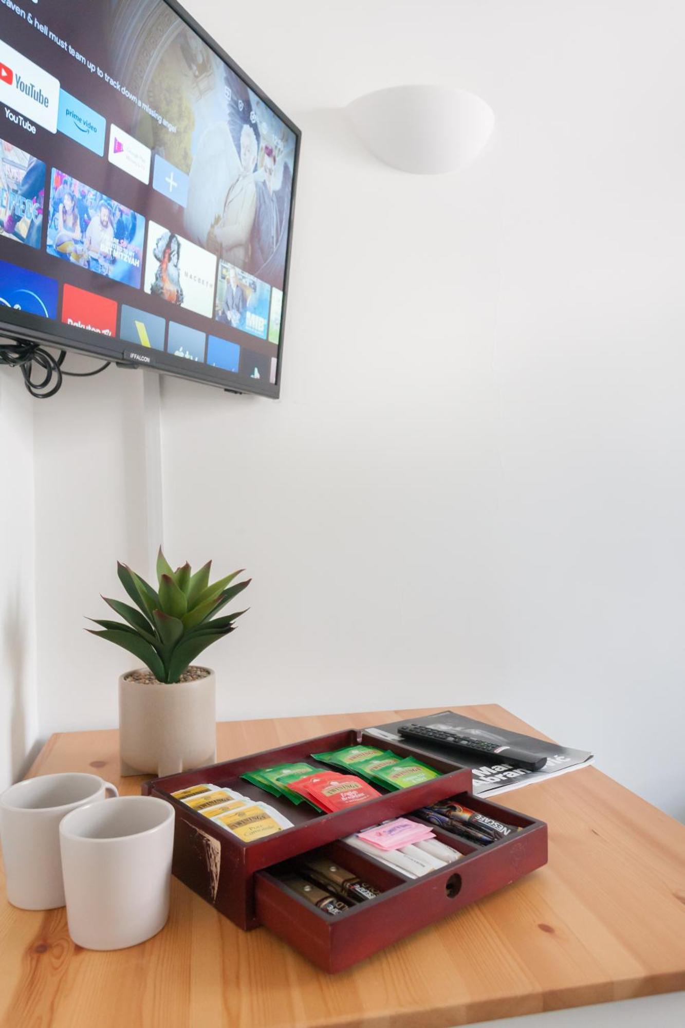 Wood Green Budget Rooms - Next To Mall & Metro Station - 10 Min To City Center London Eksteriør bilde