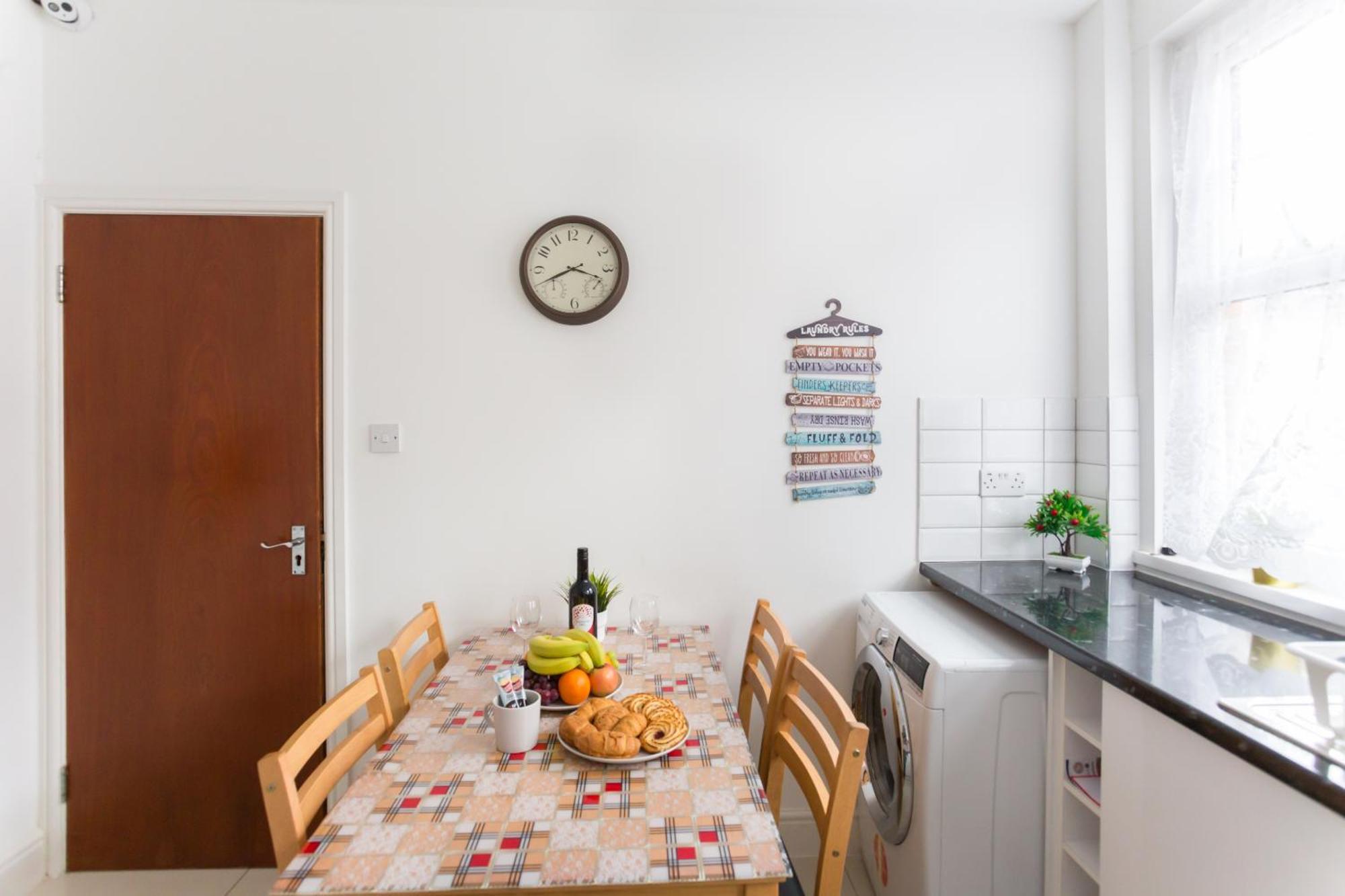 Wood Green Budget Rooms - Next To Mall & Metro Station - 10 Min To City Center London Eksteriør bilde