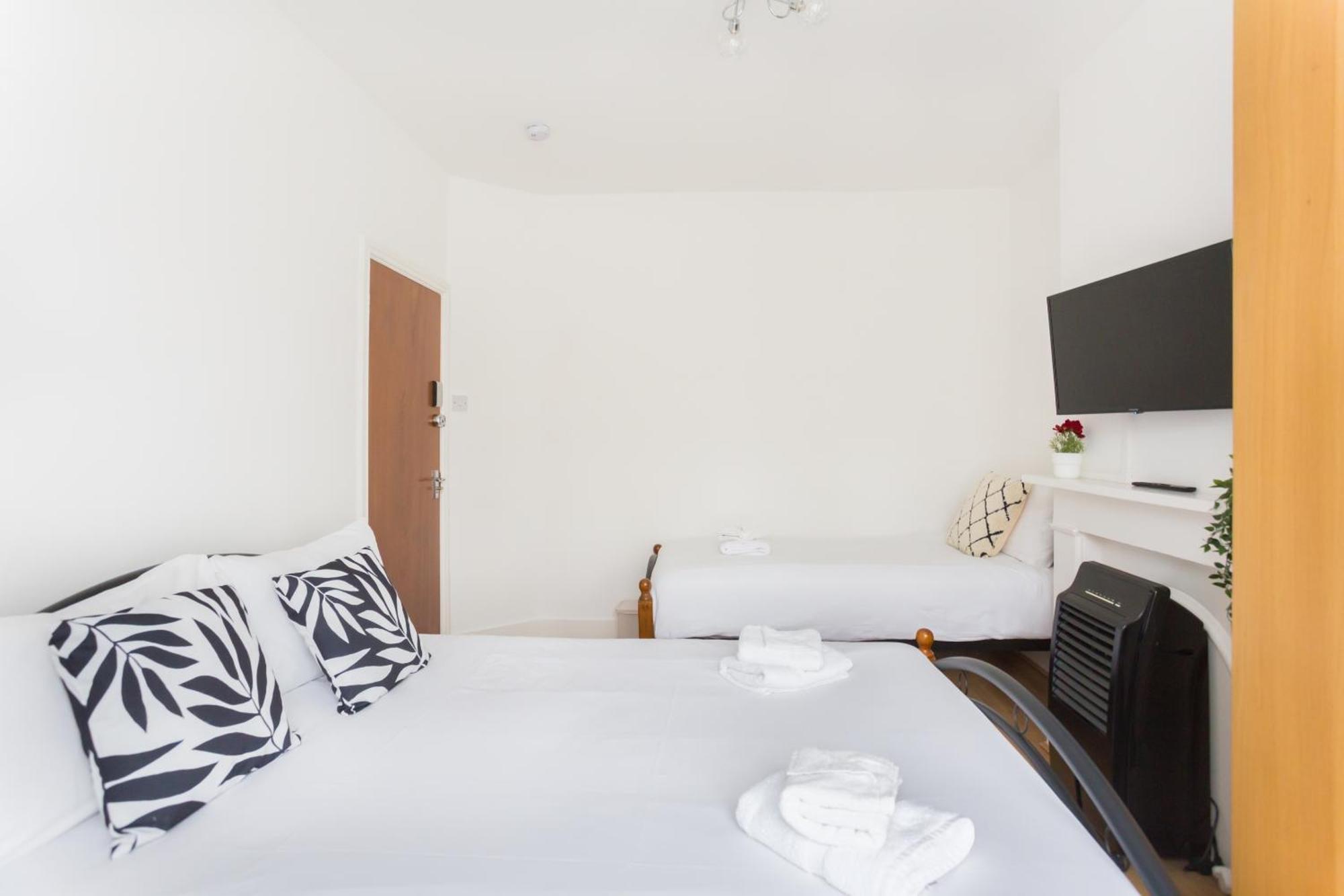 Wood Green Budget Rooms - Next To Mall & Metro Station - 10 Min To City Center London Eksteriør bilde