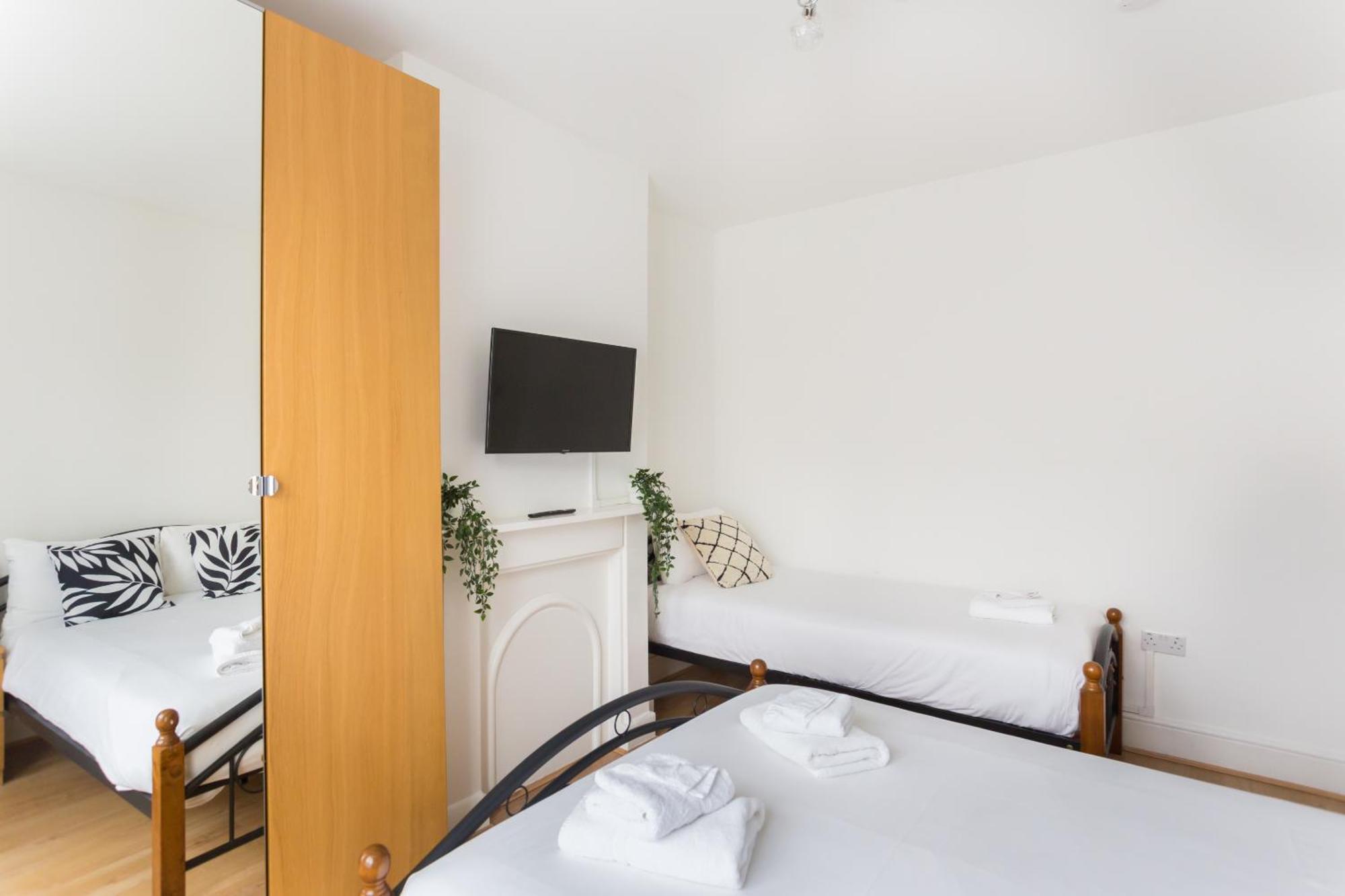 Wood Green Budget Rooms - Next To Mall & Metro Station - 10 Min To City Center London Eksteriør bilde