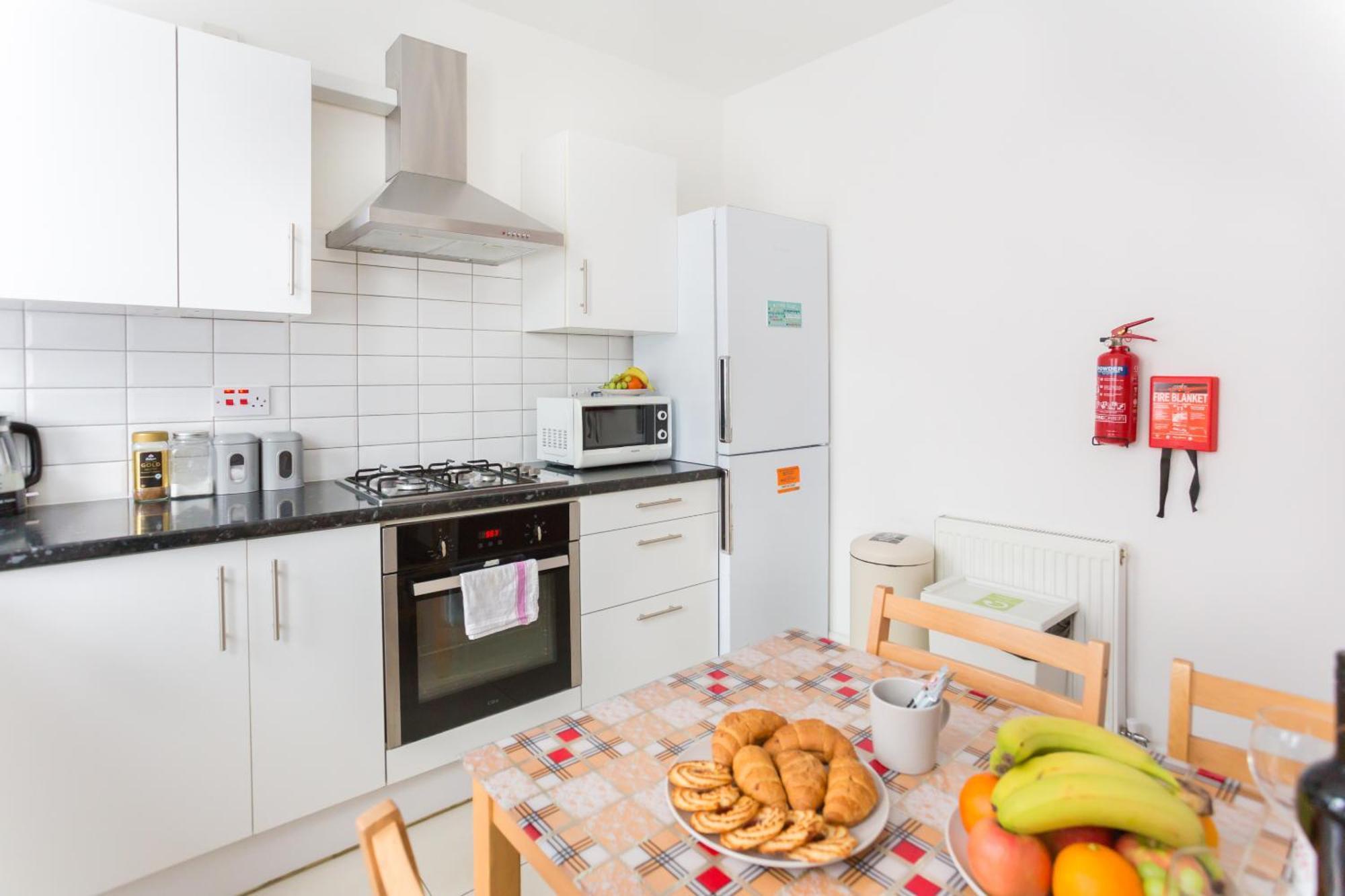 Wood Green Budget Rooms - Next To Mall & Metro Station - 10 Min To City Center London Eksteriør bilde