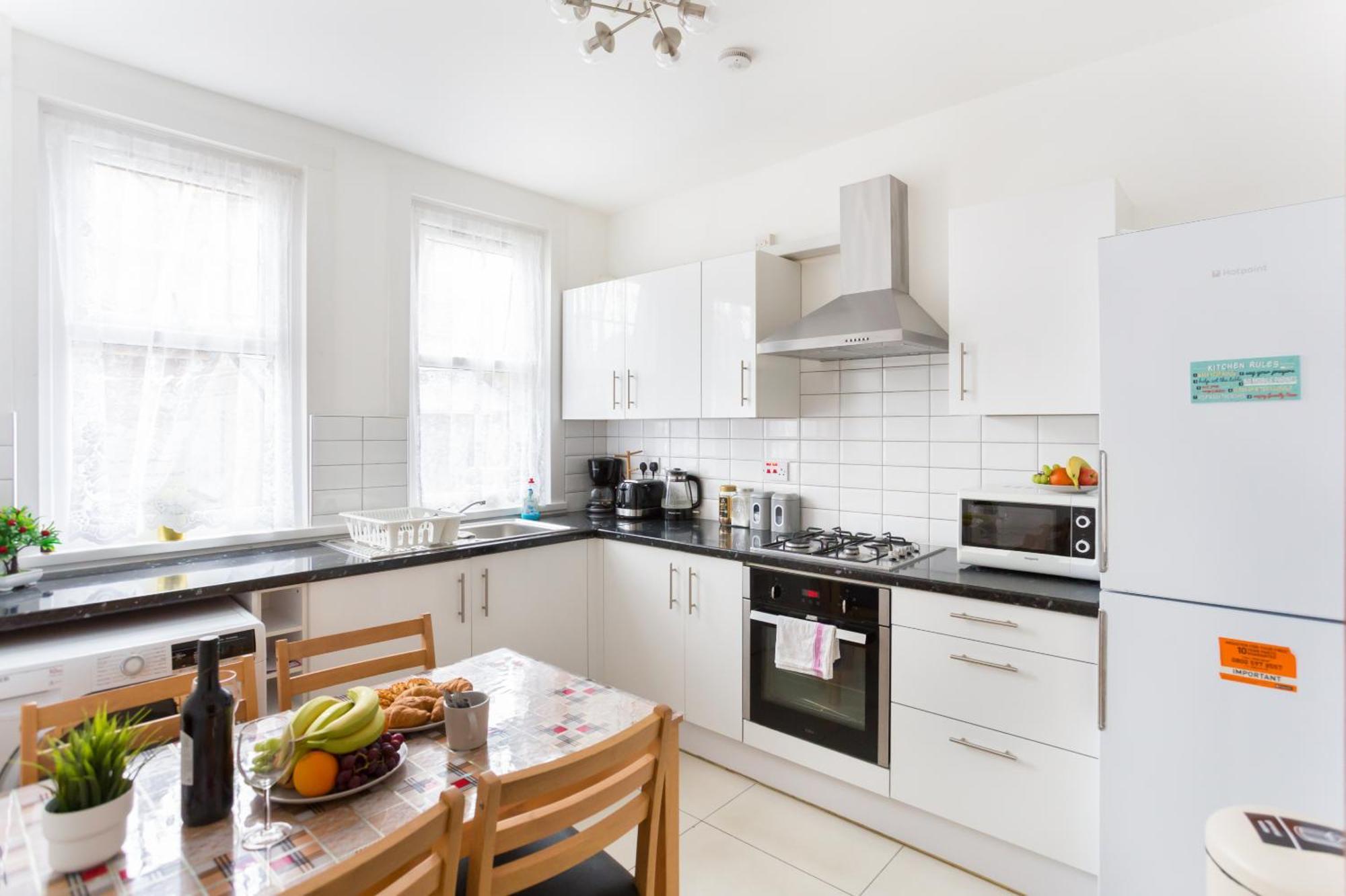 Wood Green Budget Rooms - Next To Mall & Metro Station - 10 Min To City Center London Eksteriør bilde
