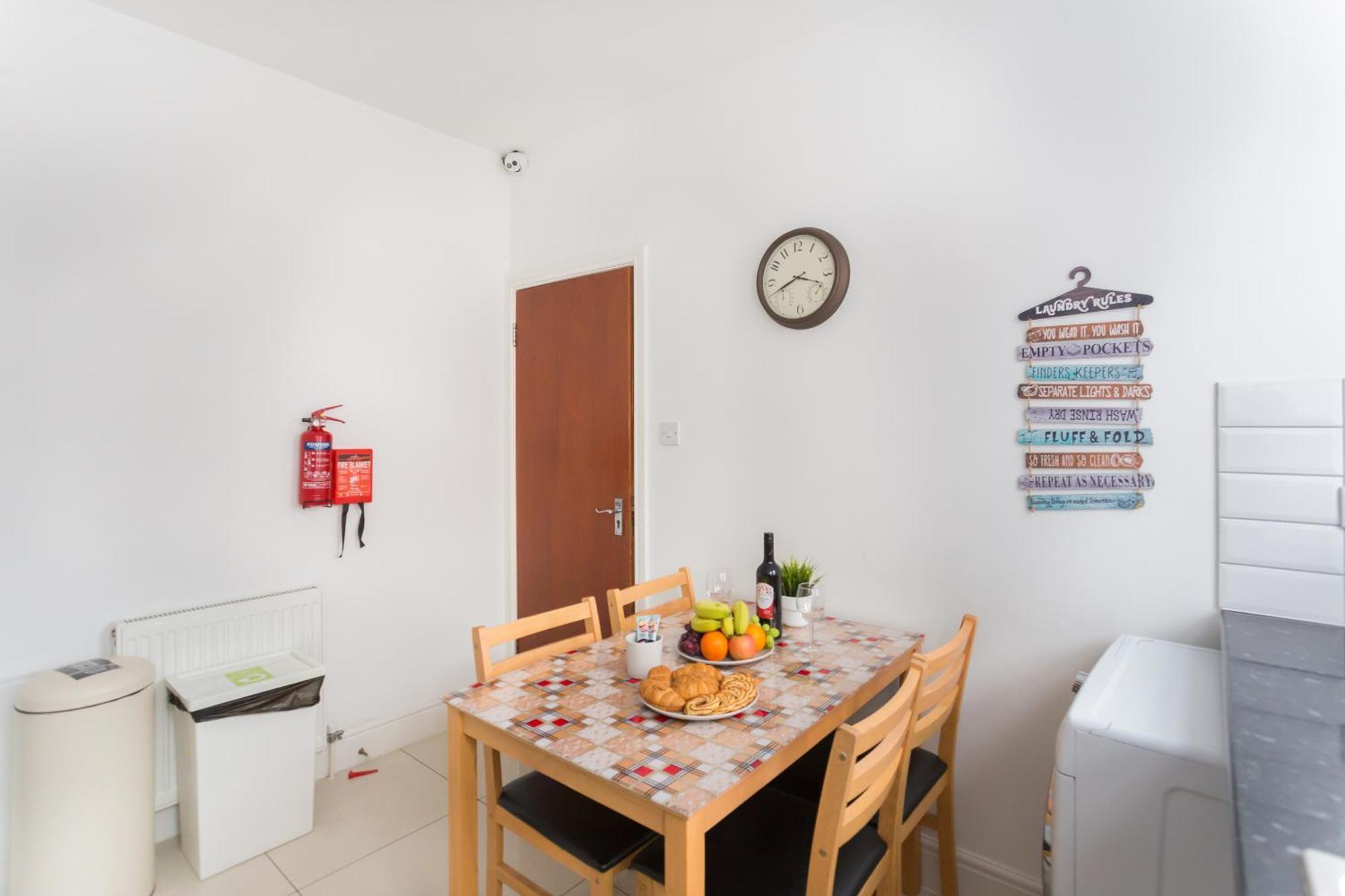 Wood Green Budget Rooms - Next To Mall & Metro Station - 10 Min To City Center London Eksteriør bilde