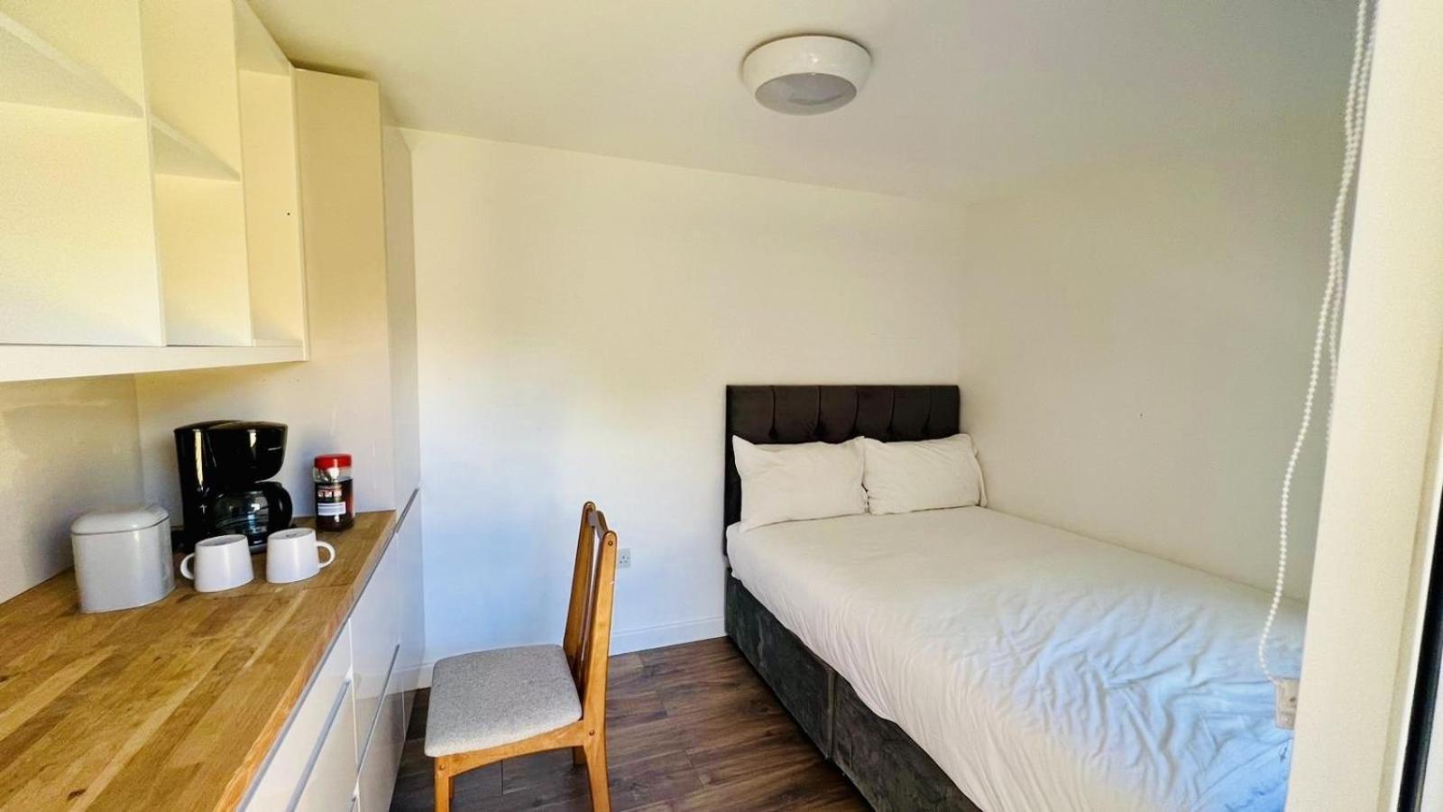 Wood Green Budget Rooms - Next To Mall & Metro Station - 10 Min To City Center London Eksteriør bilde