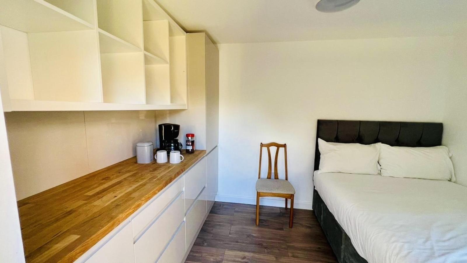 Wood Green Budget Rooms - Next To Mall & Metro Station - 10 Min To City Center London Eksteriør bilde