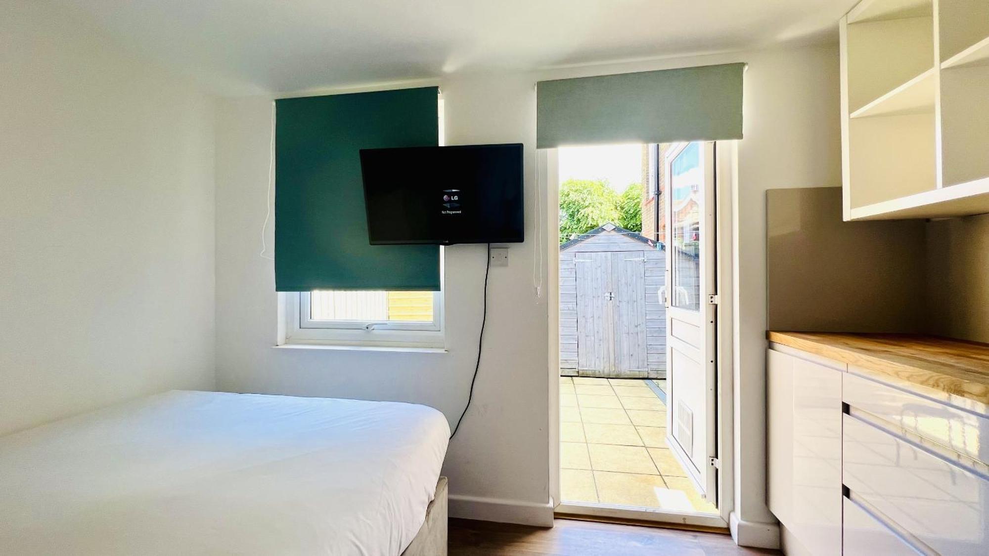 Wood Green Budget Rooms - Next To Mall & Metro Station - 10 Min To City Center London Eksteriør bilde