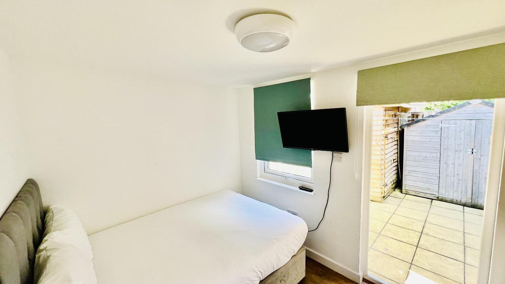 Wood Green Budget Rooms - Next To Mall & Metro Station - 10 Min To City Center London Eksteriør bilde